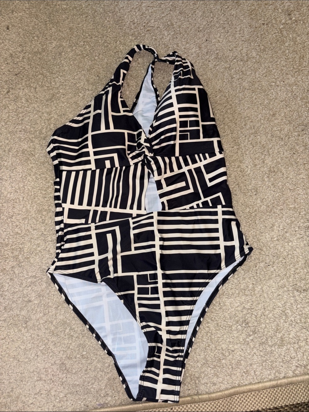 Cupshe Black and Cream Geometric One-Piece Swimsuit
